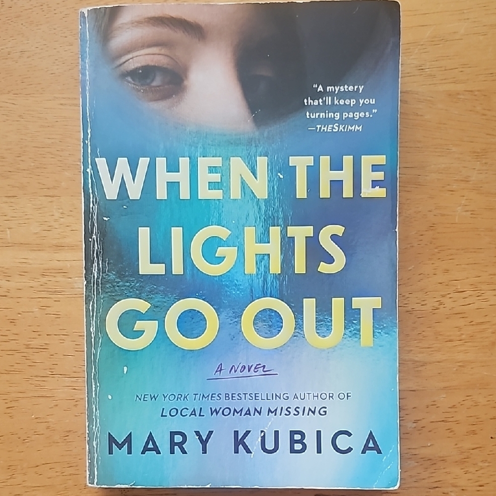 When the Lights Go Out by Mary Kubica